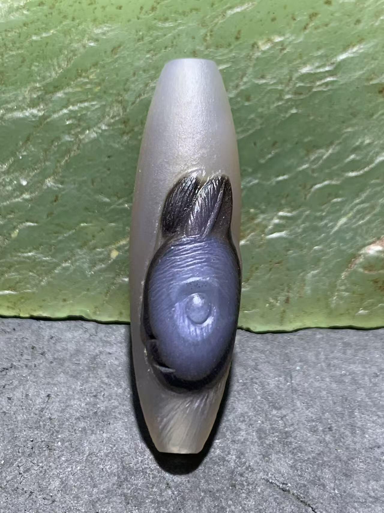 精美亚光高玉化海洋玉髓手工俏色巧雕兔飞猛进桶珠一个