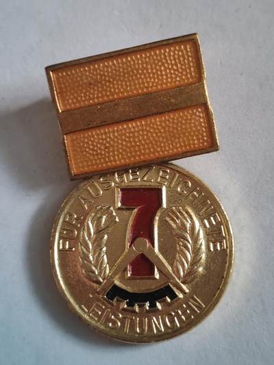 韵星假日拍卖第三十期 -- Rimey Holidays Auction 30 - 民主德国七年计划优秀活动家奖章