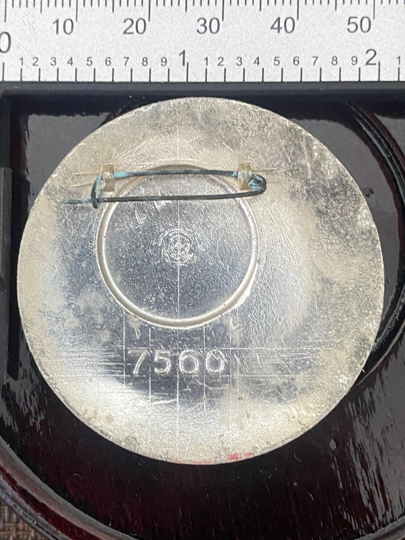 江南站杂件 毛主席像章