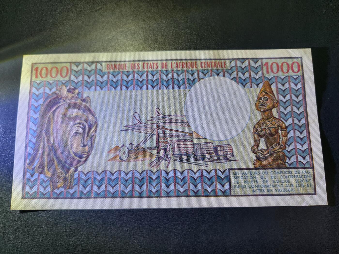 11月9号晚上8点 外国纸币自动截拍第54场  乍得1980年1000法郎 水牛 法属风格。新品四角有压痕