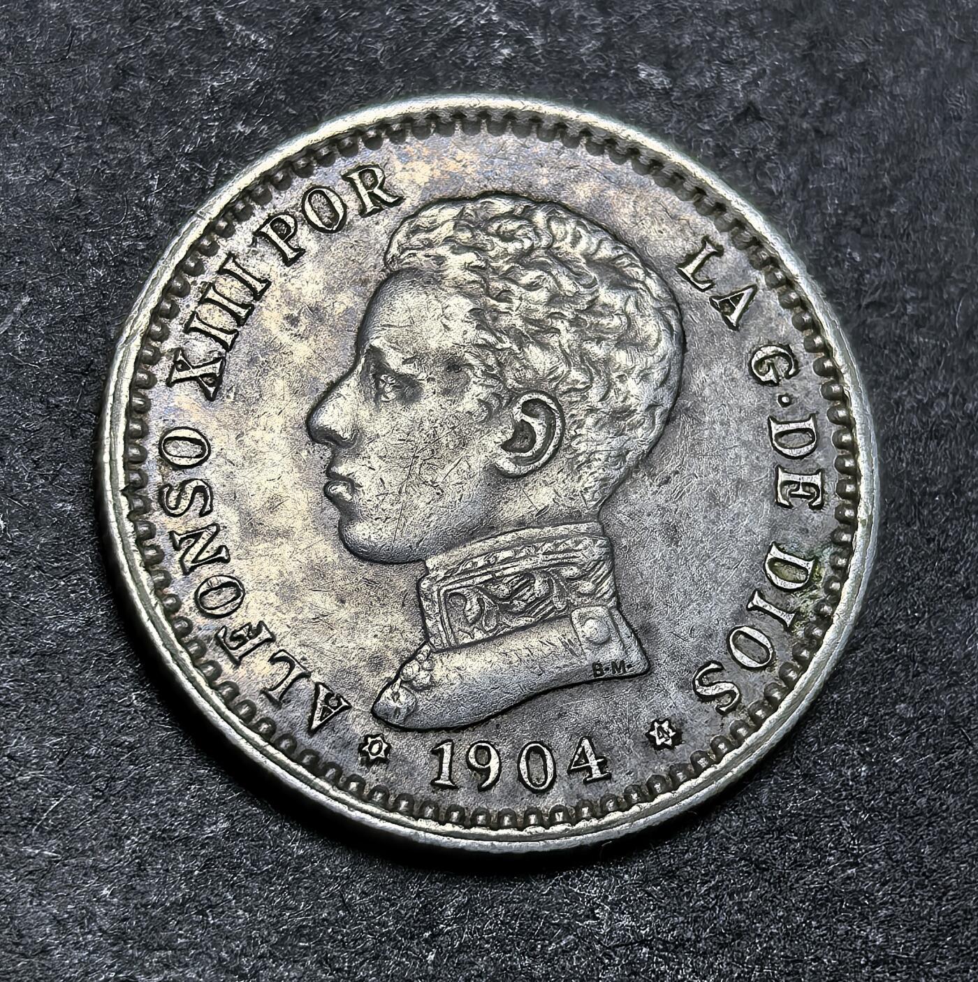 西班牙、丹属西印度、法属殖民地、乌拉圭银币古铜币，周五晚上九点倒数截拍，满百包邮，可寄存半年，喜欢朋友微信扫描二维码可直接参拍 好品相西班牙1904年50分小银币，km723