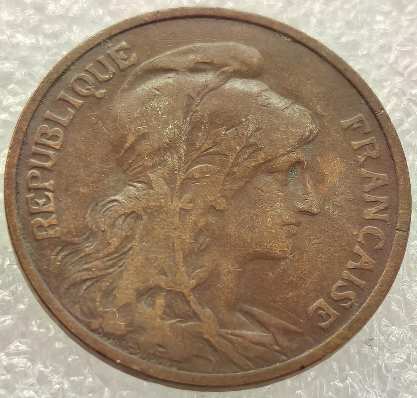  外国优质老铜币银币，周六九点倒数截拍，满百包邮，可寄存半年，喜欢朋友微信扫描二维码可直接参拍