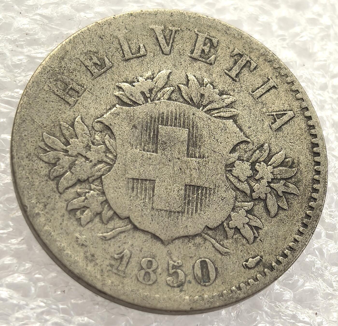  外国优质老铜币银币，周六九点倒数截拍，满百包邮，可寄存半年，喜欢朋友微信扫描二维码可直接参拍