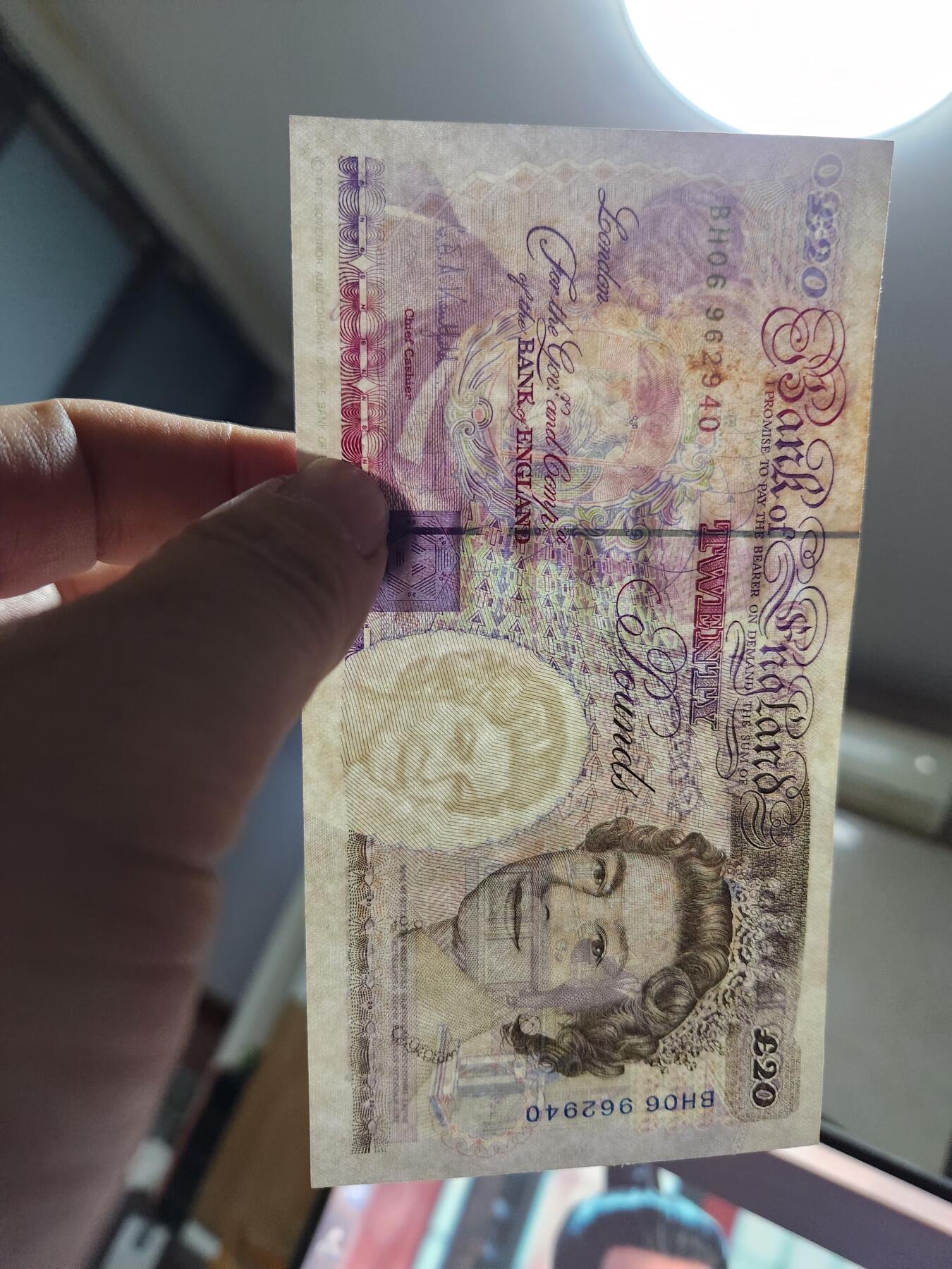 11月9号晚上8点 外国纸币自动截拍第54场 英国20镑 无折有脏