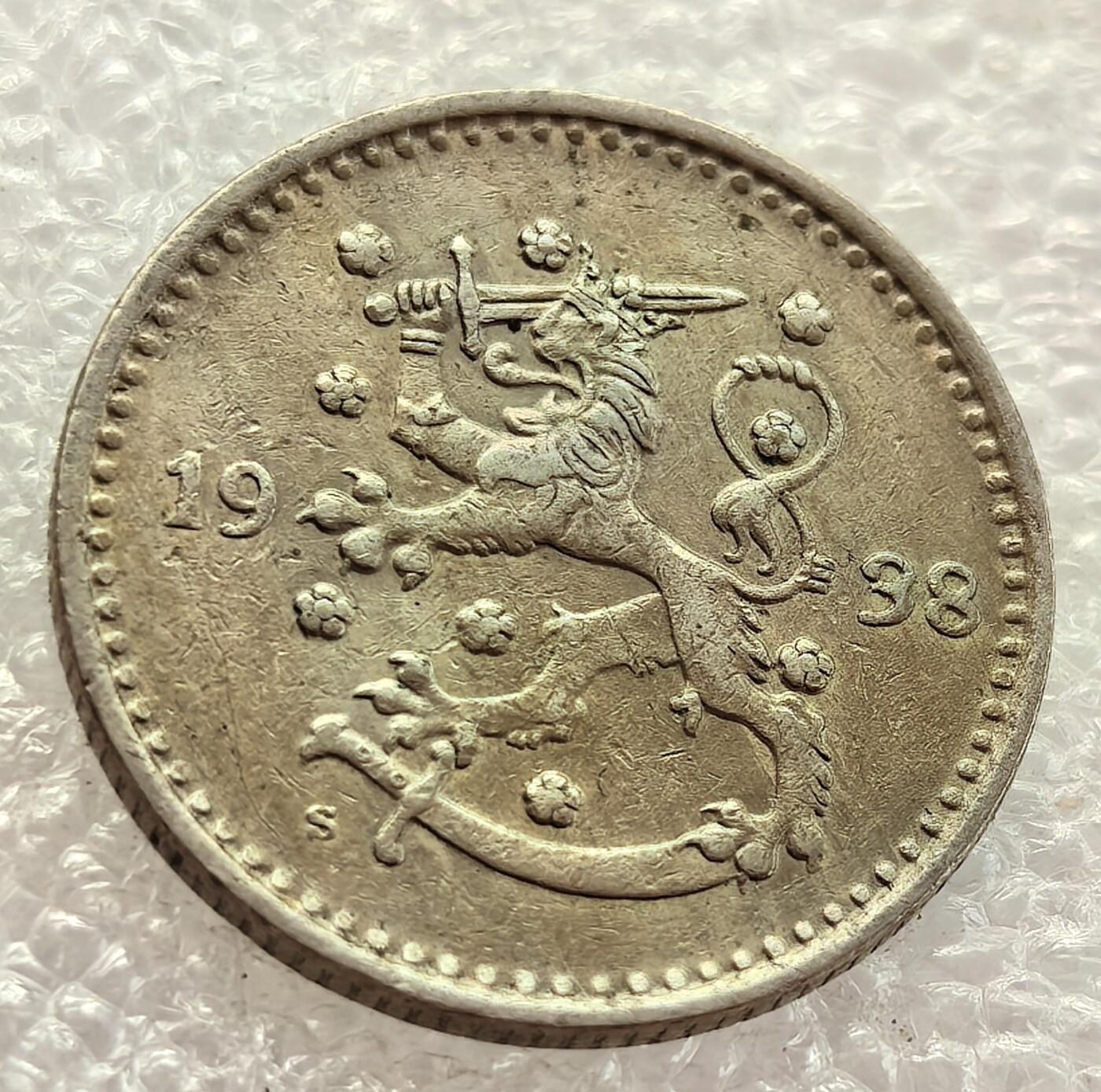  外国优质老铜币银币，周六九点倒数截拍，满百包邮，可寄存半年，喜欢朋友微信扫描二维码可直接参拍