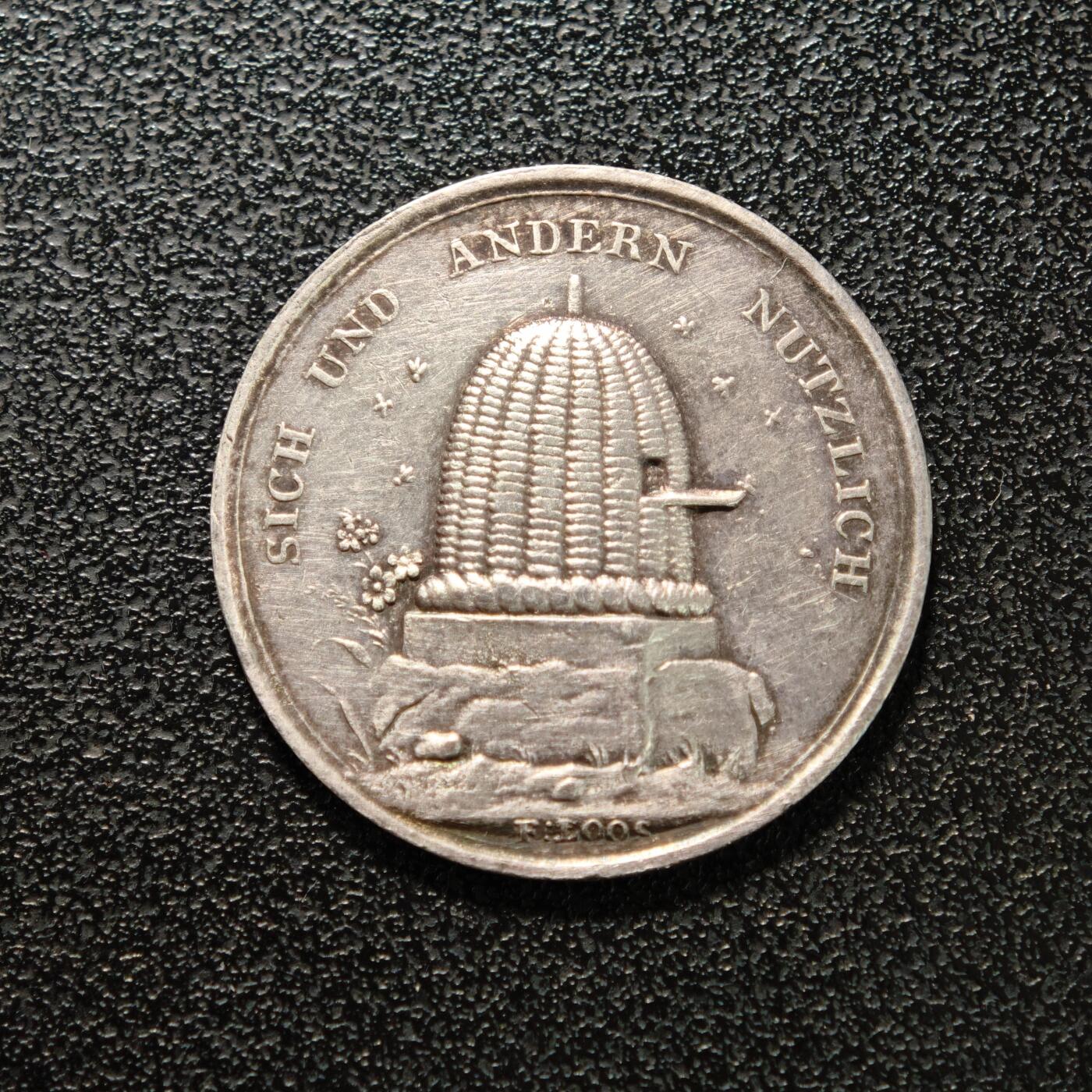 【德藏】世界币章拍卖第152期（拍品征集中~欢迎藏友联系） 19世纪 德国学院勤勉奖学纪念银章 名家LOOS作品 原味淡包浆 直径约：25mm；重约：5.6g