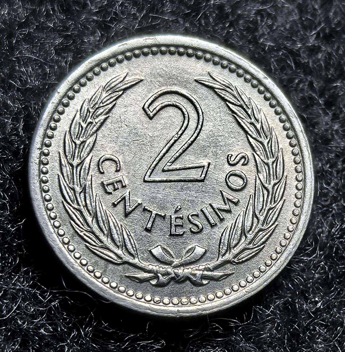 西班牙、丹属西印度、法属殖民地、乌拉圭银币古铜币，周五晚上九点倒数截拍，满百包邮，可寄存半年，喜欢朋友微信扫描二维码可直接参拍