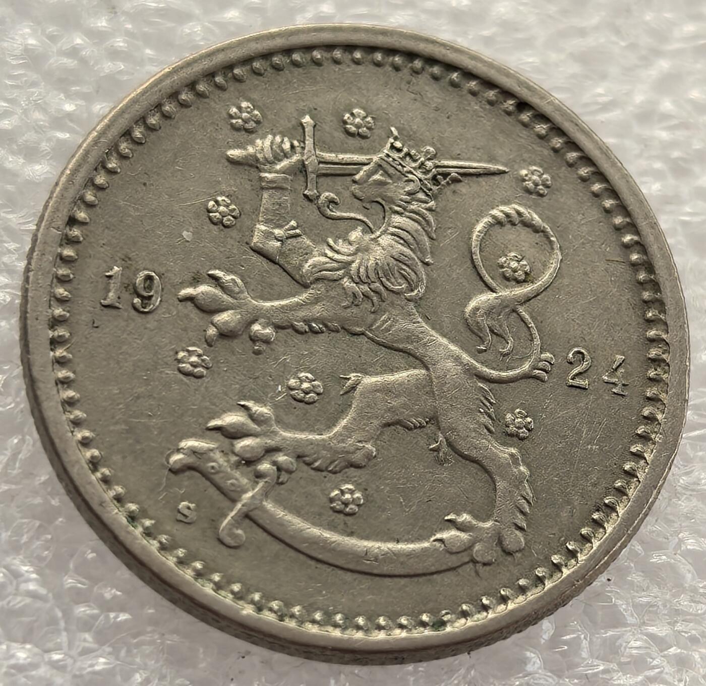  外国优质老铜币银币，周六九点倒数截拍，满百包邮，可寄存半年，喜欢朋友微信扫描二维码可直接参拍