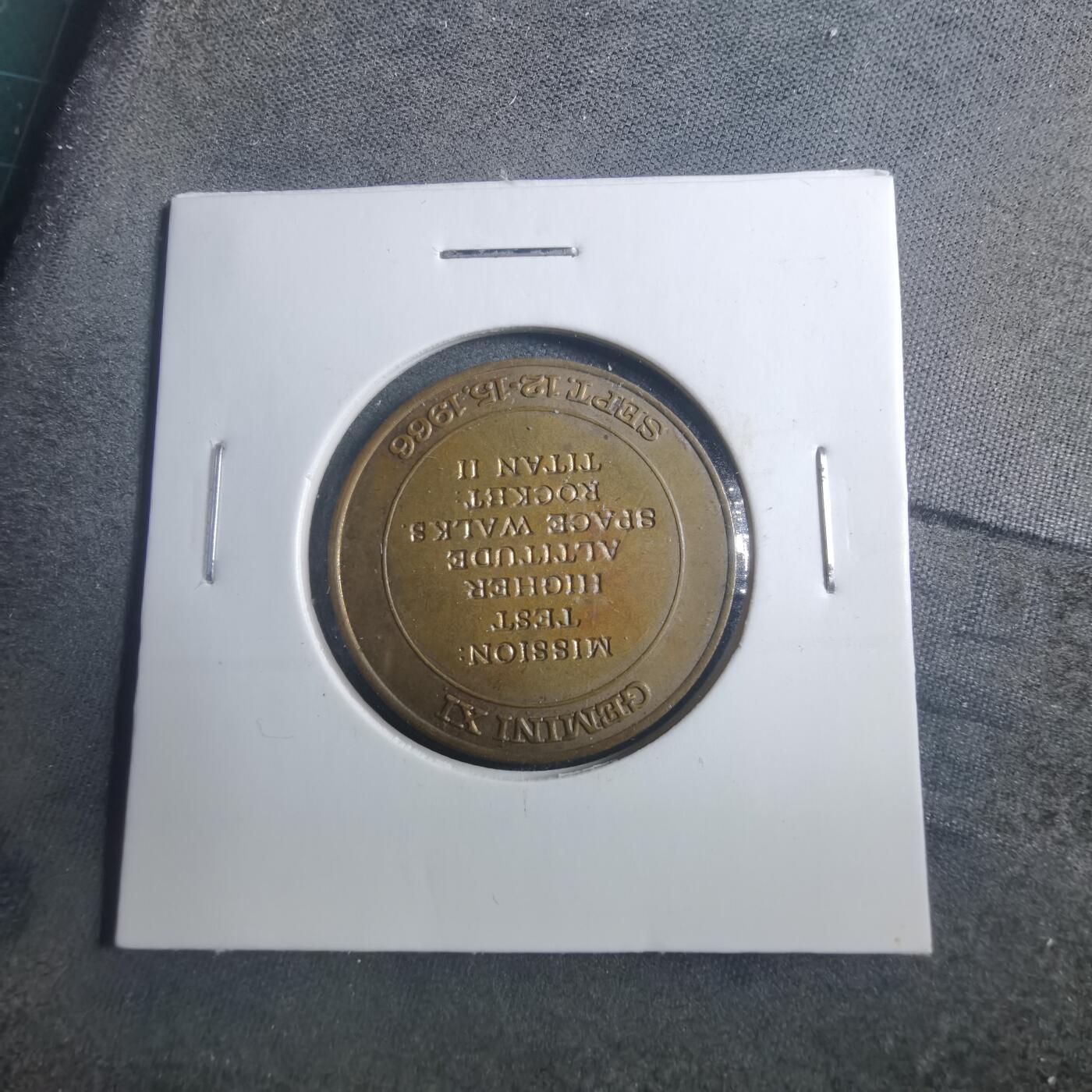 沼泽如烟--第893场 航天纪念章