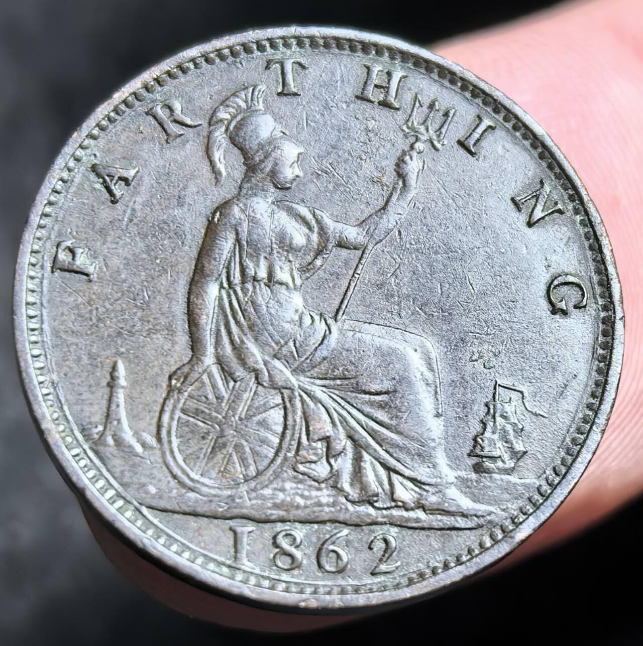  外国优质老铜币银币，周六九点倒数截拍，满百包邮，可寄存半年，喜欢朋友微信扫描二维码可直接参拍 极美品英国1862年1法新