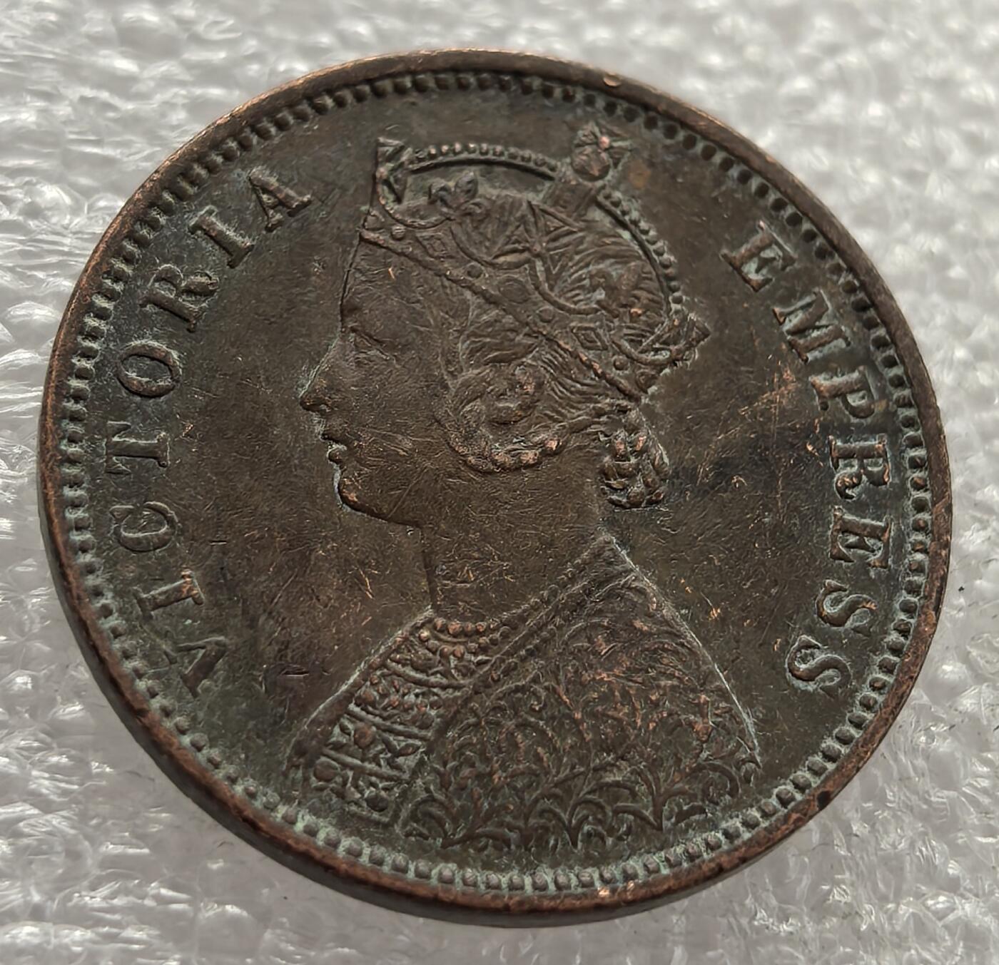  外国优质老铜币银币，周六九点倒数截拍，满百包邮，可寄存半年，喜欢朋友微信扫描二维码可直接参拍