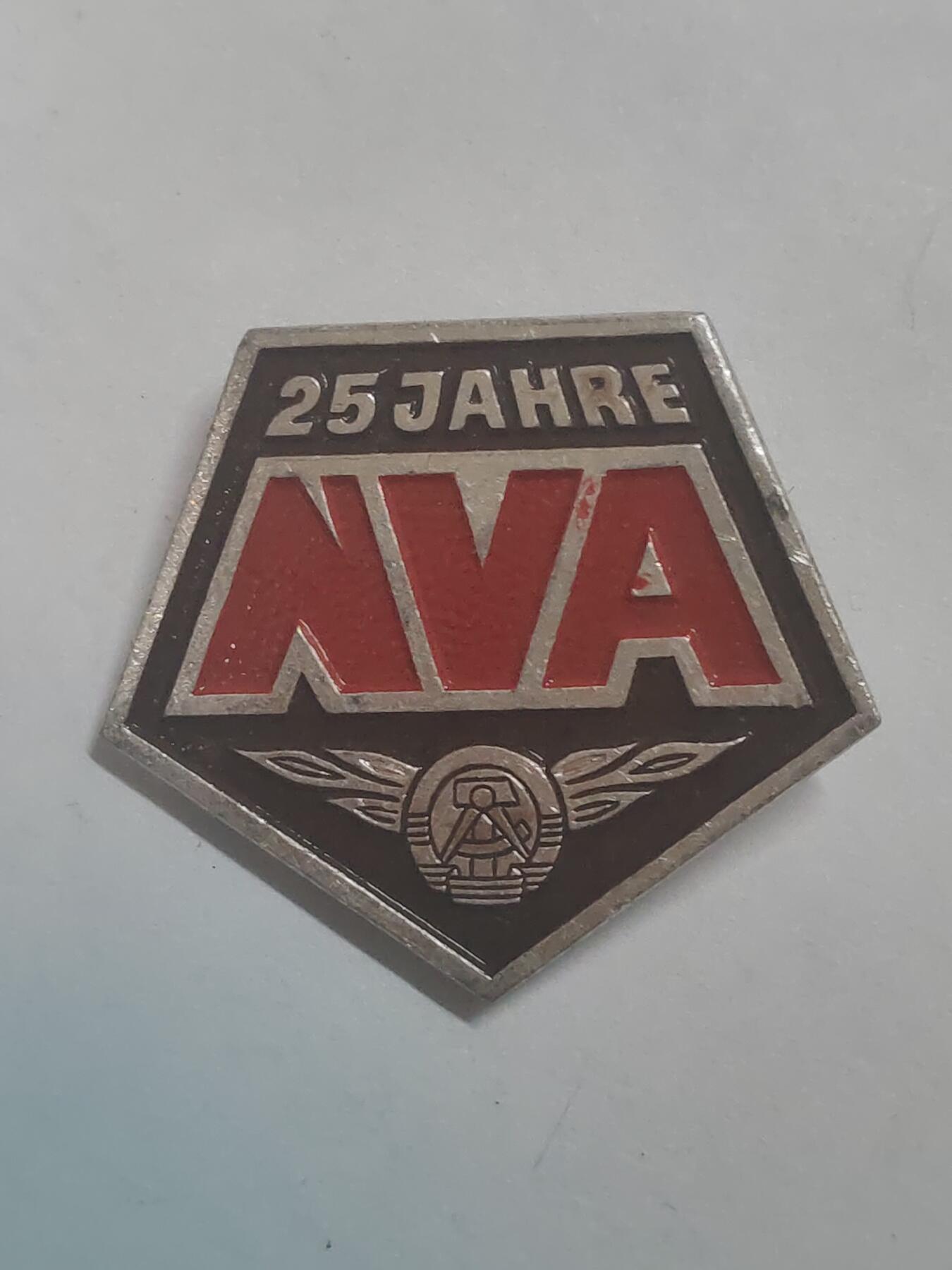 荷兰第128期勋赏拍卖 民主德国人民军建立二十五周年纪念章