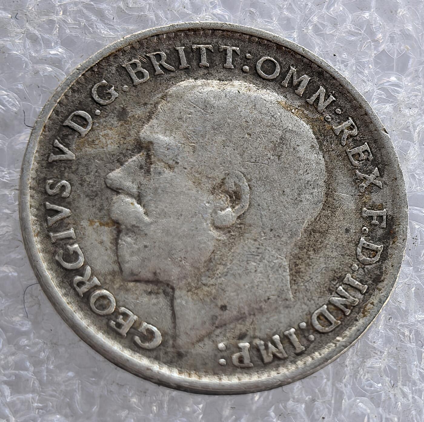  外国优质老铜币银币，周六九点倒数截拍，满百包邮，可寄存半年，喜欢朋友微信扫描二维码可直接参拍 英国1914年3便士银币