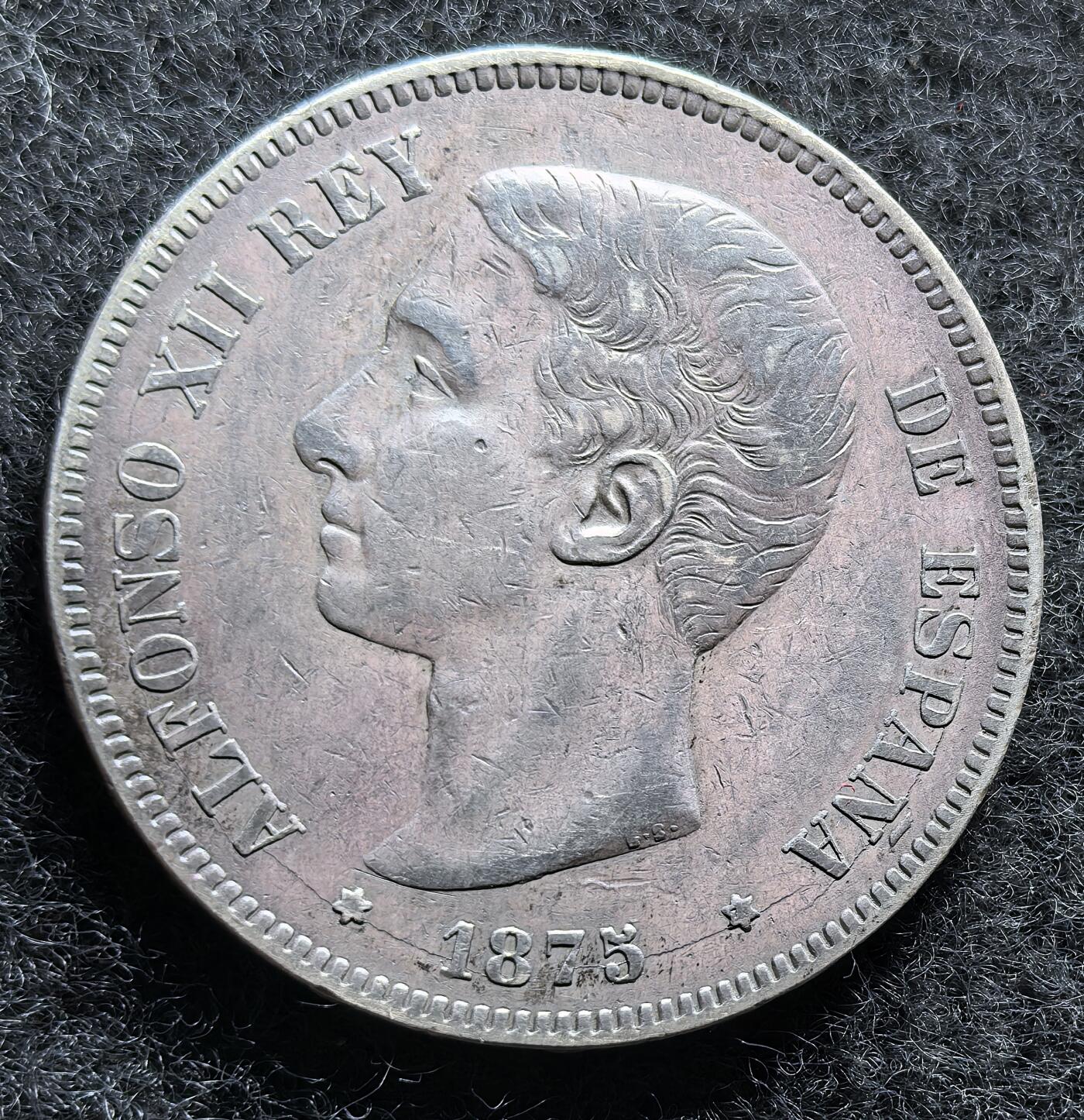 西班牙、丹属西印度、法属殖民地、乌拉圭银币古铜币，周五晚上九点倒数截拍，满百包邮，可寄存半年，喜欢朋友微信扫描二维码可直接参拍 好品相西班牙1875年5比塞塔大银币，km671