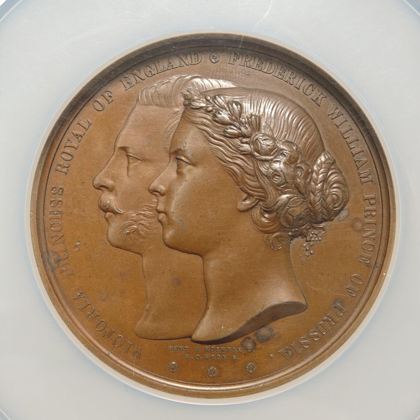 【德藏】世界币章拍卖第152期（拍品征集中~欢迎藏友联系）  稀少品种 1858年 英国维多利亚公主和弗雷德里克·威廉王子皇室大婚63mm高浮雕纪念大铜章 包浆温润 人物刻画传神 NGC MS62BN