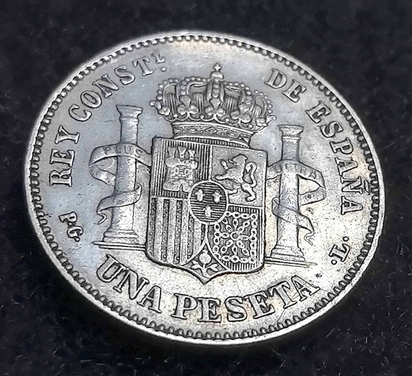 西班牙、丹属西印度、法属殖民地、乌拉圭银币古铜币，周五晚上九点倒数截拍，满百包邮，可寄存半年，喜欢朋友微信扫描二维码可直接参拍 少见品种西班牙1893年1比塞塔银币，km702