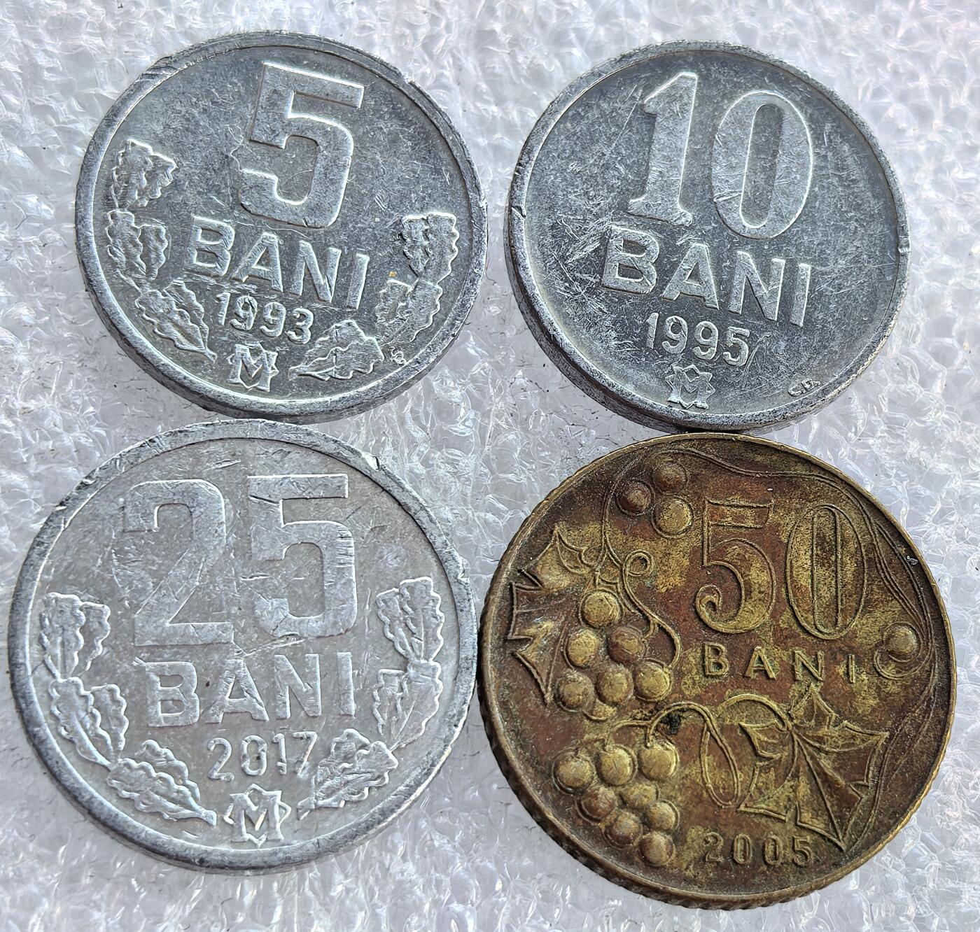  外国优质老铜币银币，周六九点倒数截拍，满百包邮，可寄存半年，喜欢朋友微信扫描二维码可直接参拍