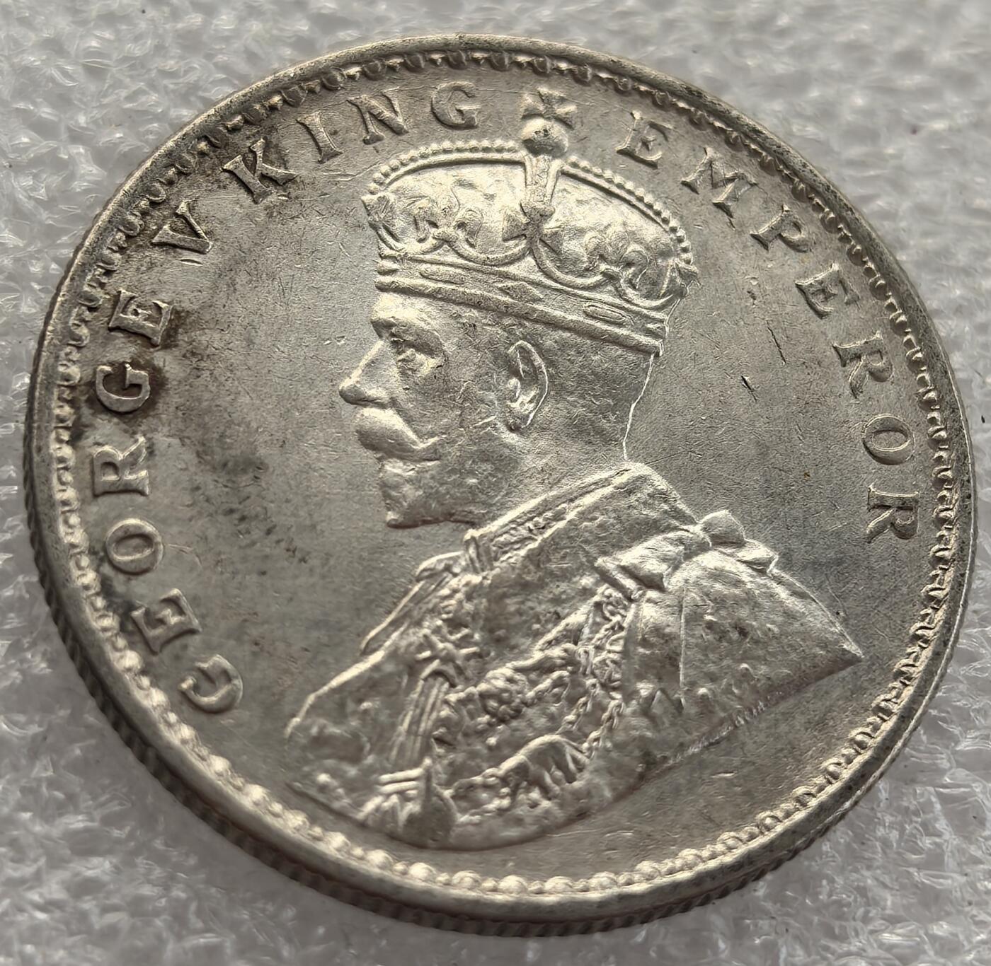  外国优质老铜币银币，周六九点倒数截拍，满百包邮，可寄存半年，喜欢朋友微信扫描二维码可直接参拍 印度乔治五世1919年1卢布银币