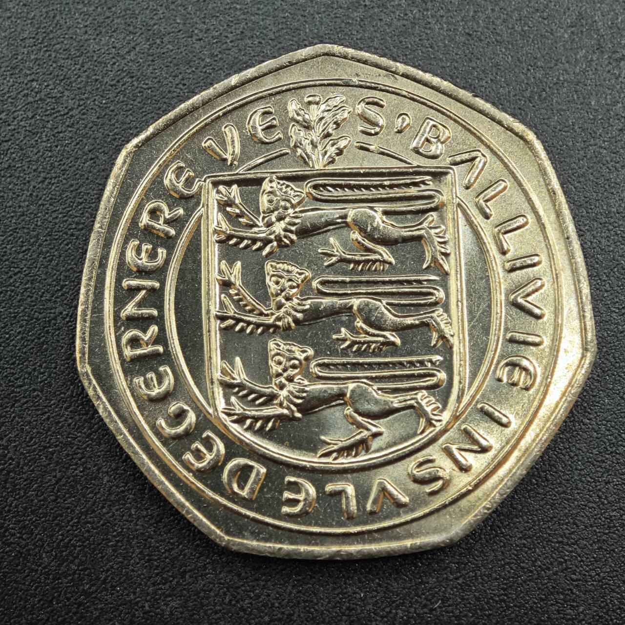 【淘币小摊】实时拍第七百九十拍   散币场   满百包邮可预留二周 每周一统一发货   根西岛1982年50便士镍币