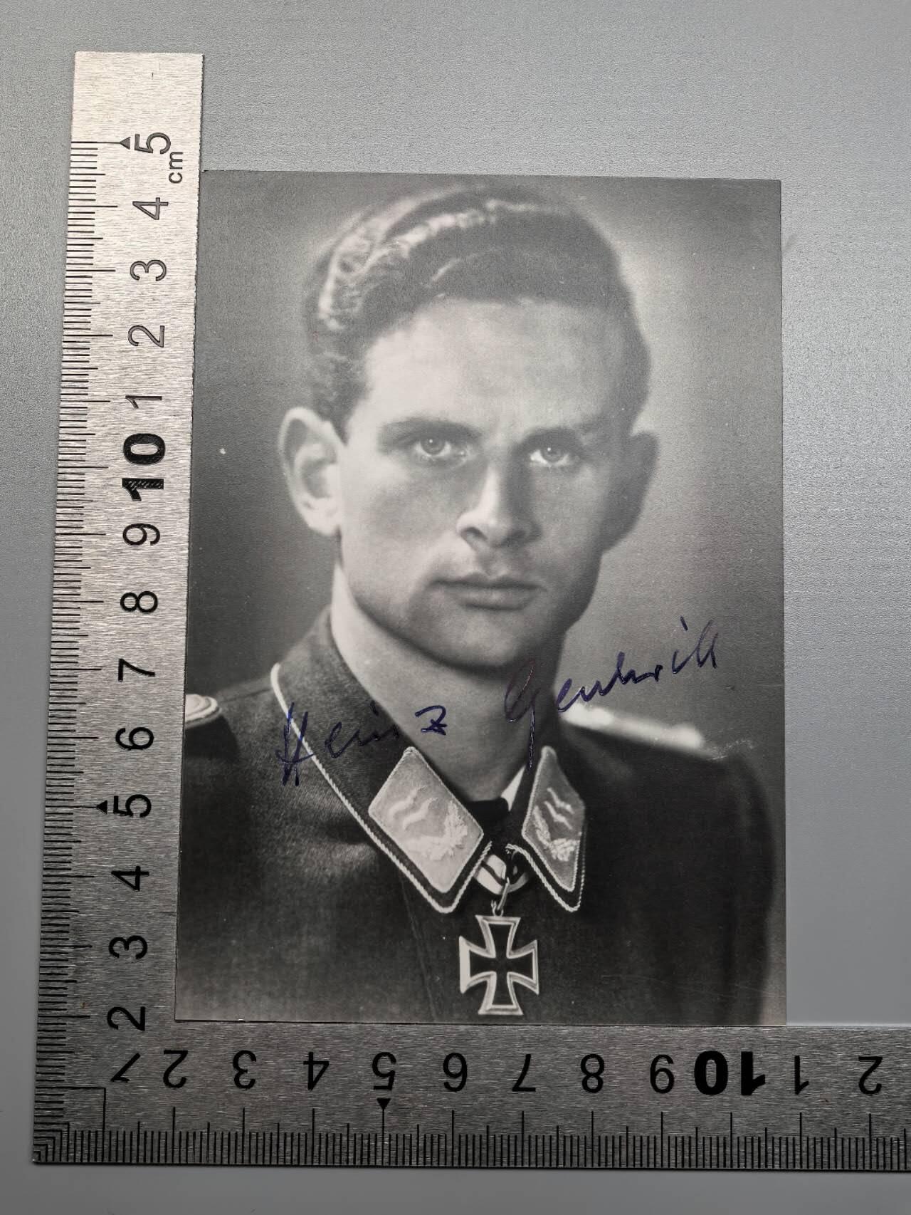 小驴勋章奖章收藏11月8日周六晚6点拍卖（珍爱和平，收藏战争，铭记历史，勿忘国耻，忠党爱国。有偿代拍，送拍规则在简介最后，参拍须阅读规则后再参拍，关系到运费包装发货时效真假辨别等关键信息，拍卖时不再发原图，看大图店主微信码在最后拍品里） 坚毅的精准点名手Heinz Geschwill战后亲签