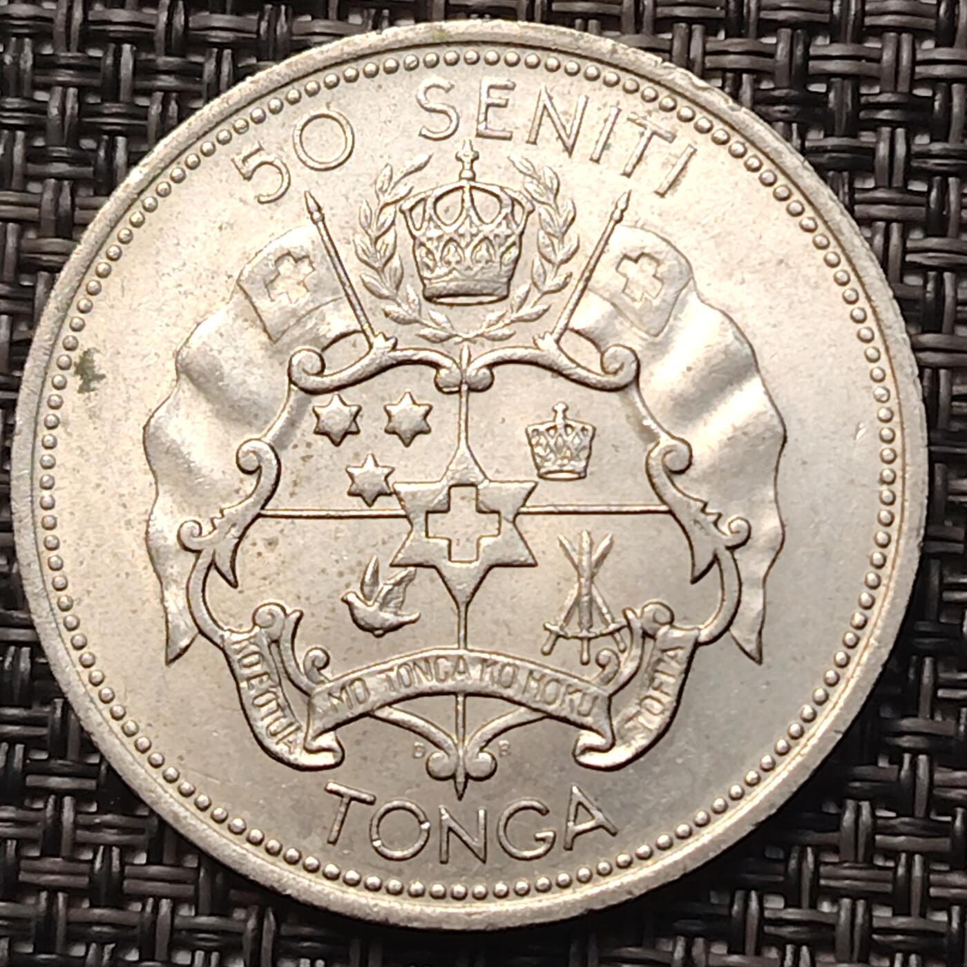布加迪🐬～世界钱币(上海)🌾第 258 期 /  各国套币和散币 汤加🇹🇴 1967年 50分 萨洛特·图普三世女王纪念币 34.5mm