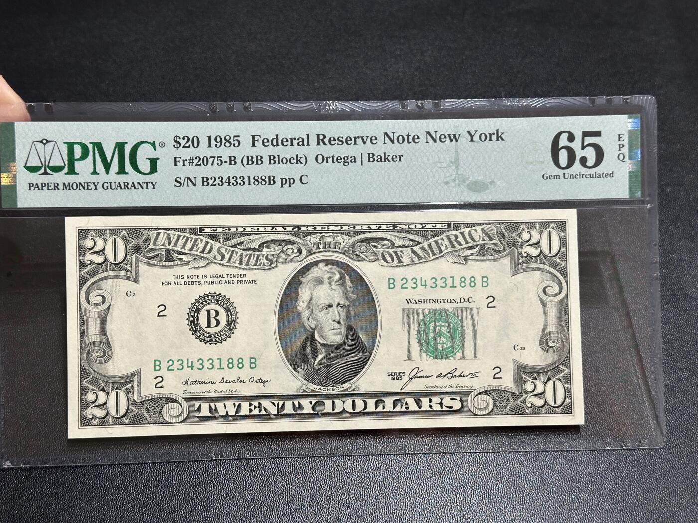 《外钞收藏家》第五百八十二期（精品场）（本平台长期征集拍品、欢迎藏友们联系合作） 1985年美国小头版20美元 PMG65 尾88