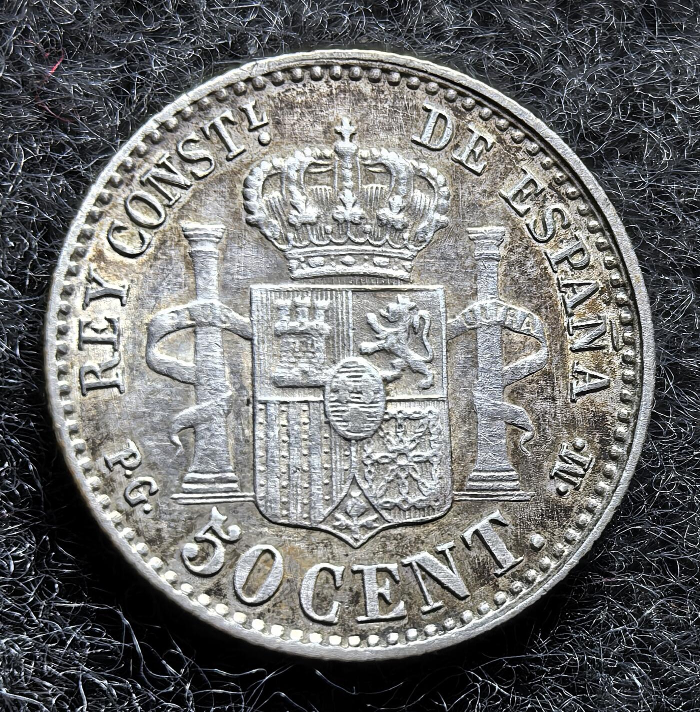 西班牙、丹属西印度、法属殖民地、乌拉圭银币古铜币，周五晚上九点倒数截拍，满百包邮，可寄存半年，喜欢朋友微信扫描二维码可直接参拍 全新极美品西班牙1892年50分小银币，km690