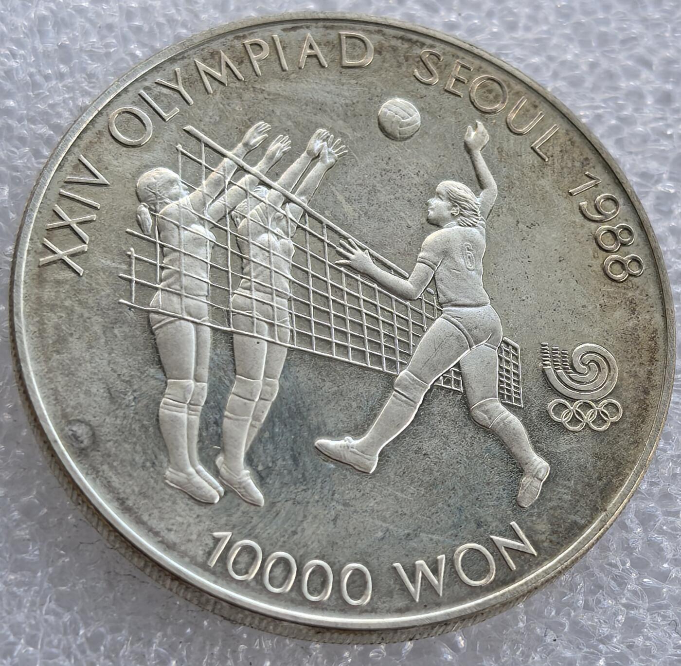  外国优质老铜币银币，周六九点倒数截拍，满百包邮，可寄存半年，喜欢朋友微信扫描二维码可直接参拍