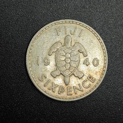 【淘币小摊】实时拍第七百九十拍   散币场   满百包邮可预留二周 每周一统一发货   - 斐济1940年乔治六世6便士银币