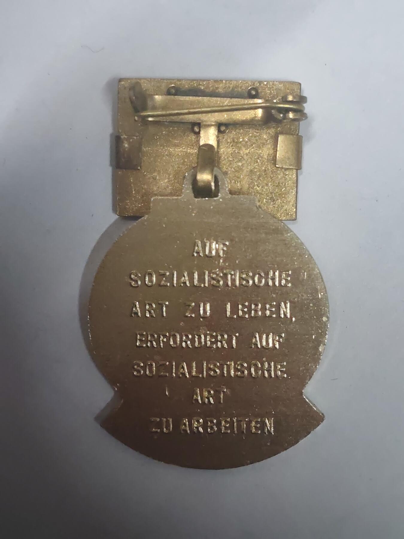 荷兰第128期勋赏拍卖 民主德国七年计划劳动模范奖章