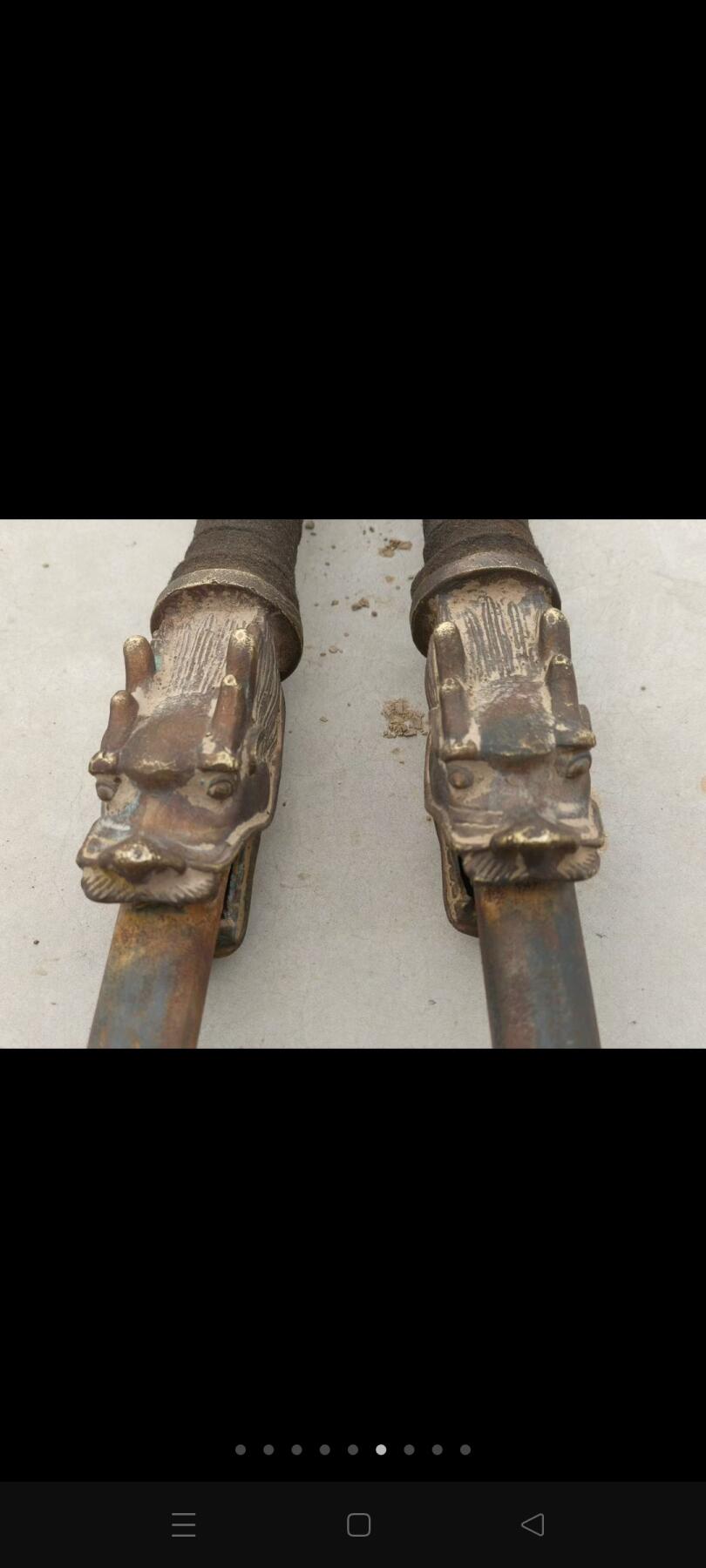 清代民国古代老兵器一对。铜手铜铛，做工精细奇特，包浆浑厚皮克老辣，全品完整牢固值得拥有。 尺寸长65/直径12Cm重4.5斤。