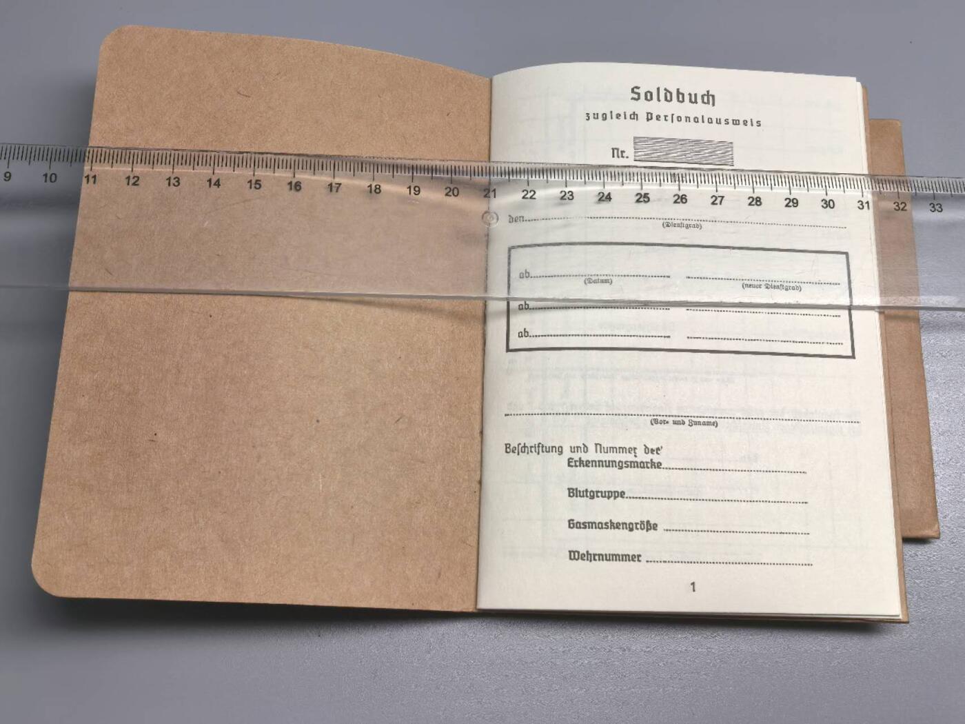 小驴勋章奖章收藏11月8日周六晚6点拍卖（珍爱和平，收藏战争，铭记历史，勿忘国耻，忠党爱国。有偿代拍，送拍规则在简介最后，参拍须阅读规则后再参拍，关系到运费包装发货时效真假辨别等关键信息，拍卖时不再发原图，看大图店主微信码在最后拍品里） 复刻  士兵证