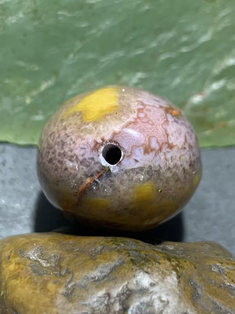 精美冻料鸡油黄糖心料战国红玛瑙勒子一颗！