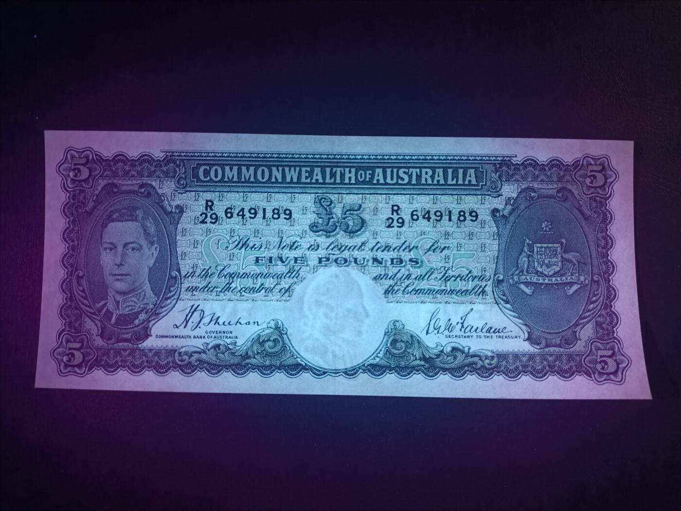 2025十一月第二期，总第200期 澳大利亚1949版5镑UNC-，乔治六世国王和搬运工浮雕，少见中高面值