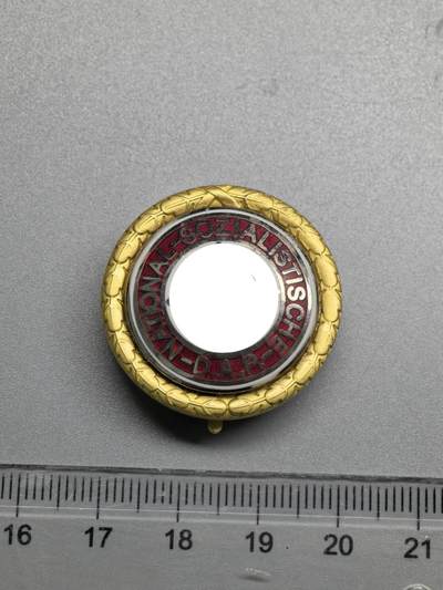 小驴勋章奖章收藏11月8日周六晚6点拍卖（珍爱和平，收藏战争，铭记历史，勿忘国耻，忠党爱国。有偿代拍，送拍规则在简介最后，参拍须阅读规则后再参拍，关系到运费包装发货时效真假辨别等关键信息，拍卖时不再发原图，看大图店主微信码在最后拍品里） - 复刻 金D徽1