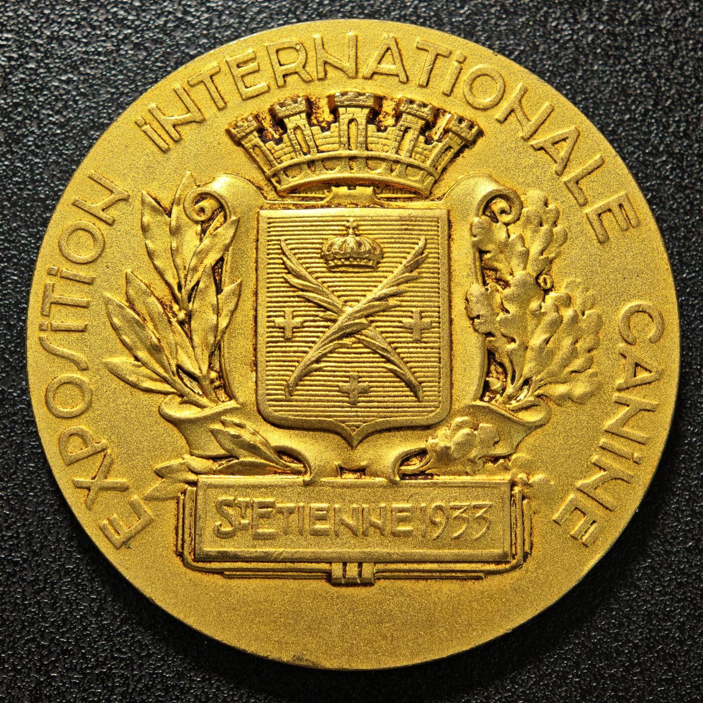 【德藏】世界币章拍卖第152期（拍品征集中~欢迎藏友联系） 1933年 法国犬业协会奖章镀金纪念铜章 金水十足 直径约：50.1mm；重约：52.3g