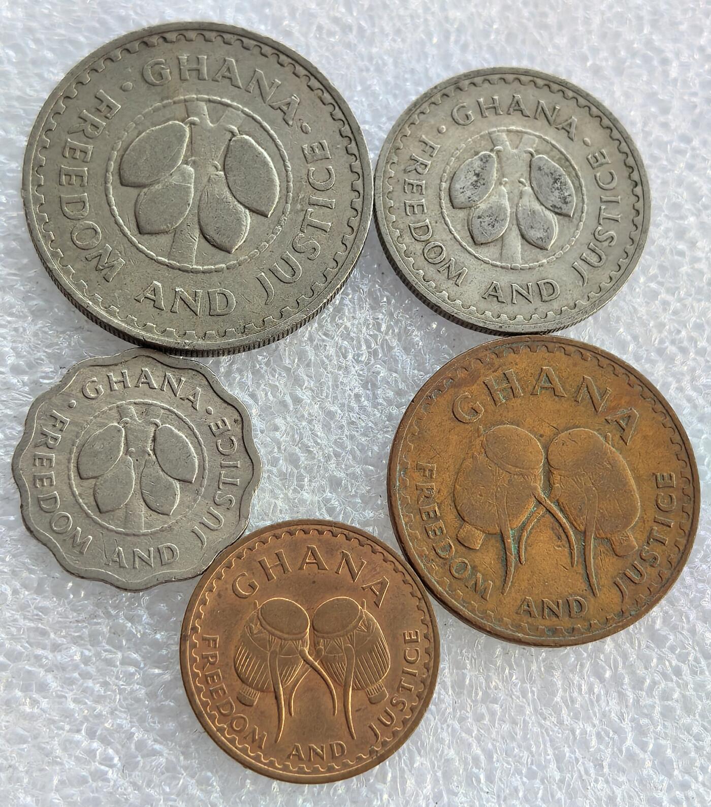  外国优质老铜币银币，周六九点倒数截拍，满百包邮，可寄存半年，喜欢朋友微信扫描二维码可直接参拍 少见清年份加纳1967年5枚