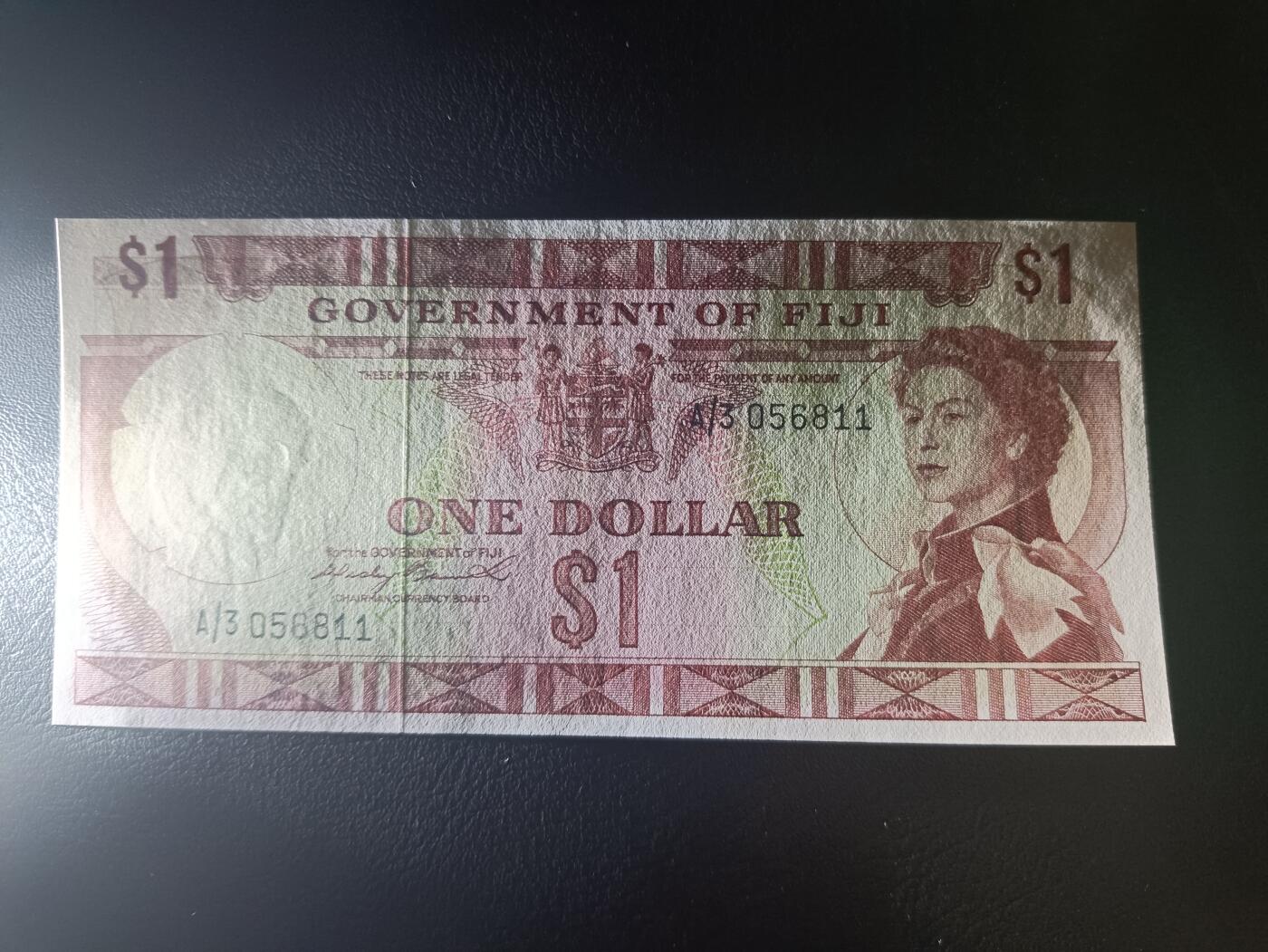 2025十一月第二期，总第200期 英属斐济1969版1元AUNC无47，早期少见“斐济政府”抬头，戎装女王和椰林海滩