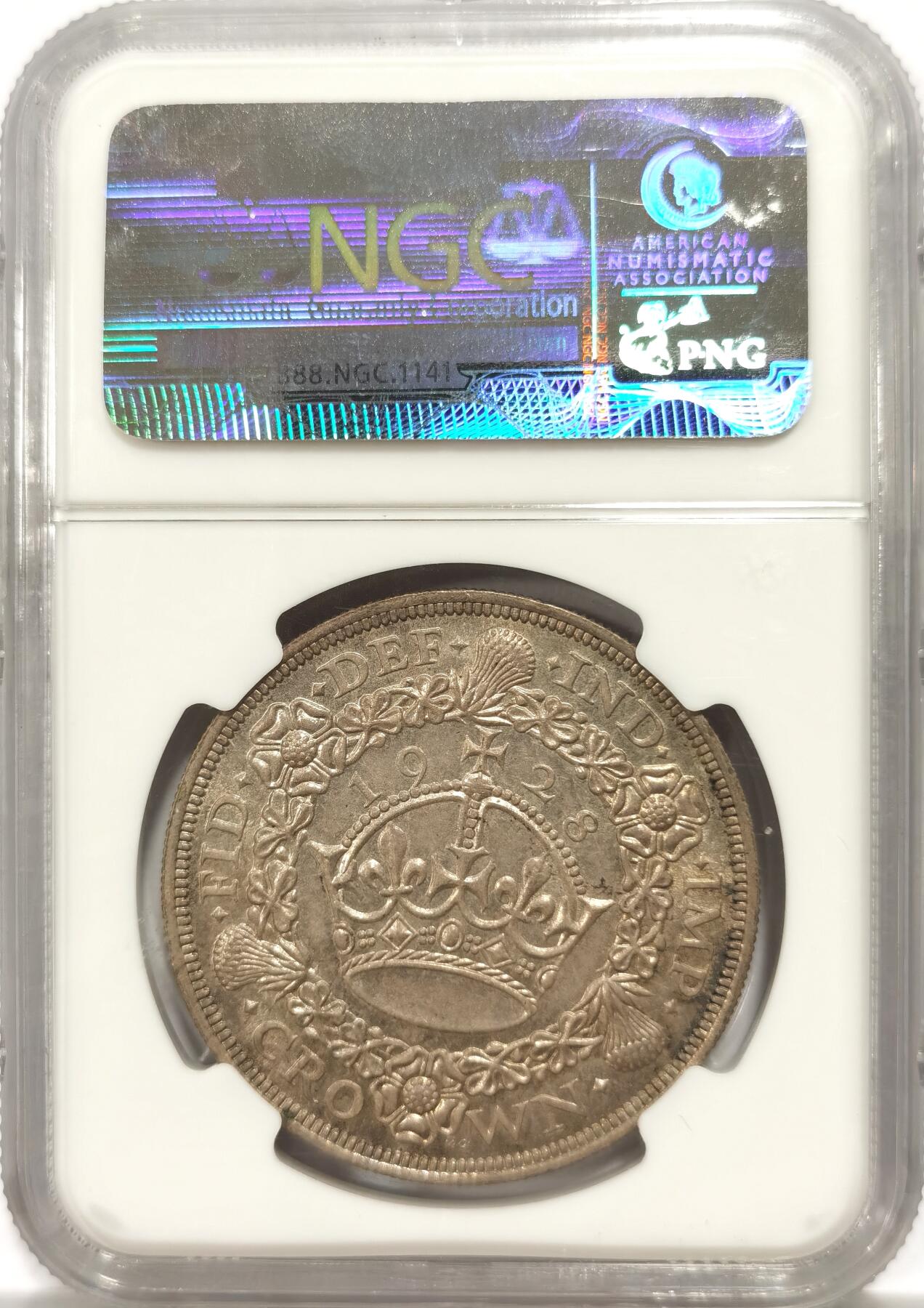 博洋堂“物美丰成”11月精品专场暨第145期（全场包邮） NGC MS64 英国1928年乔治五世花冠克朗银币 特年，发行量9034枚，两面非常好看的紫灰色包浆，花冠少有这样的醇熟包浆