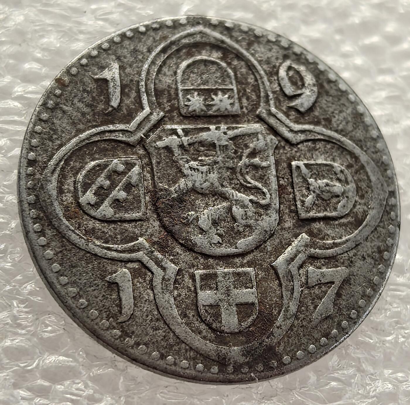  外国优质老铜币银币，周六九点倒数截拍，满百包邮，可寄存半年，喜欢朋友微信扫描二维码可直接参拍