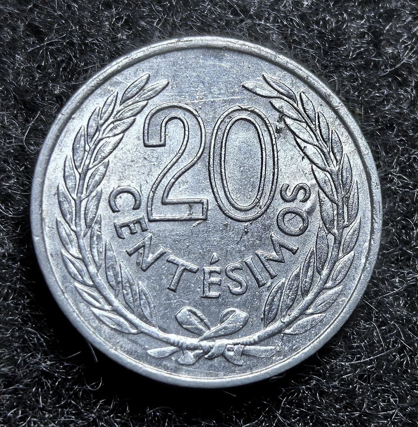 西班牙、丹属西印度、法属殖民地、乌拉圭银币古铜币，周五晚上九点倒数截拍，满百包邮，可寄存半年，喜欢朋友微信扫描二维码可直接参拍 乌拉圭1965年20分铝币第一枚，km44