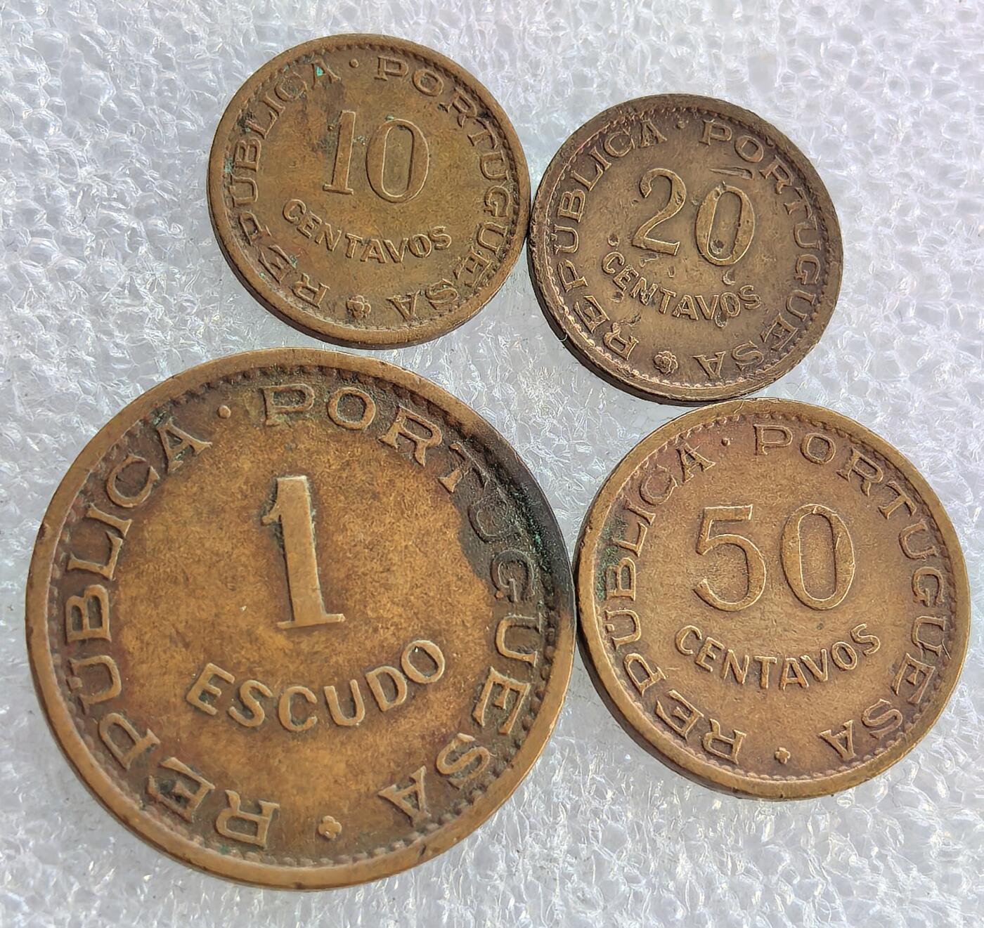  外国优质老铜币银币，周六九点倒数截拍，满百包邮，可寄存半年，喜欢朋友微信扫描二维码可直接参拍