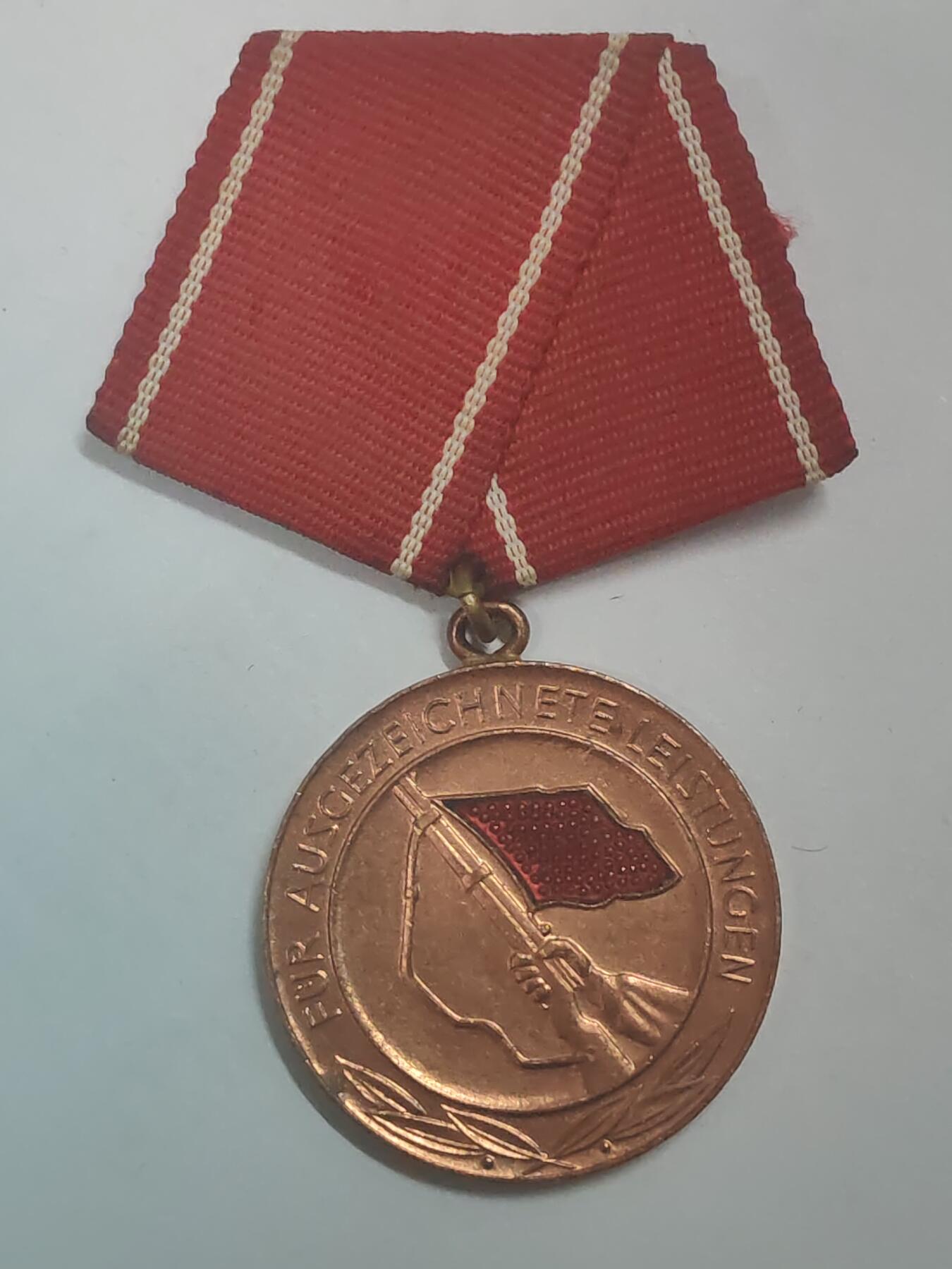 荷兰第128期勋赏拍卖 民主德国工战队优异成就奖章