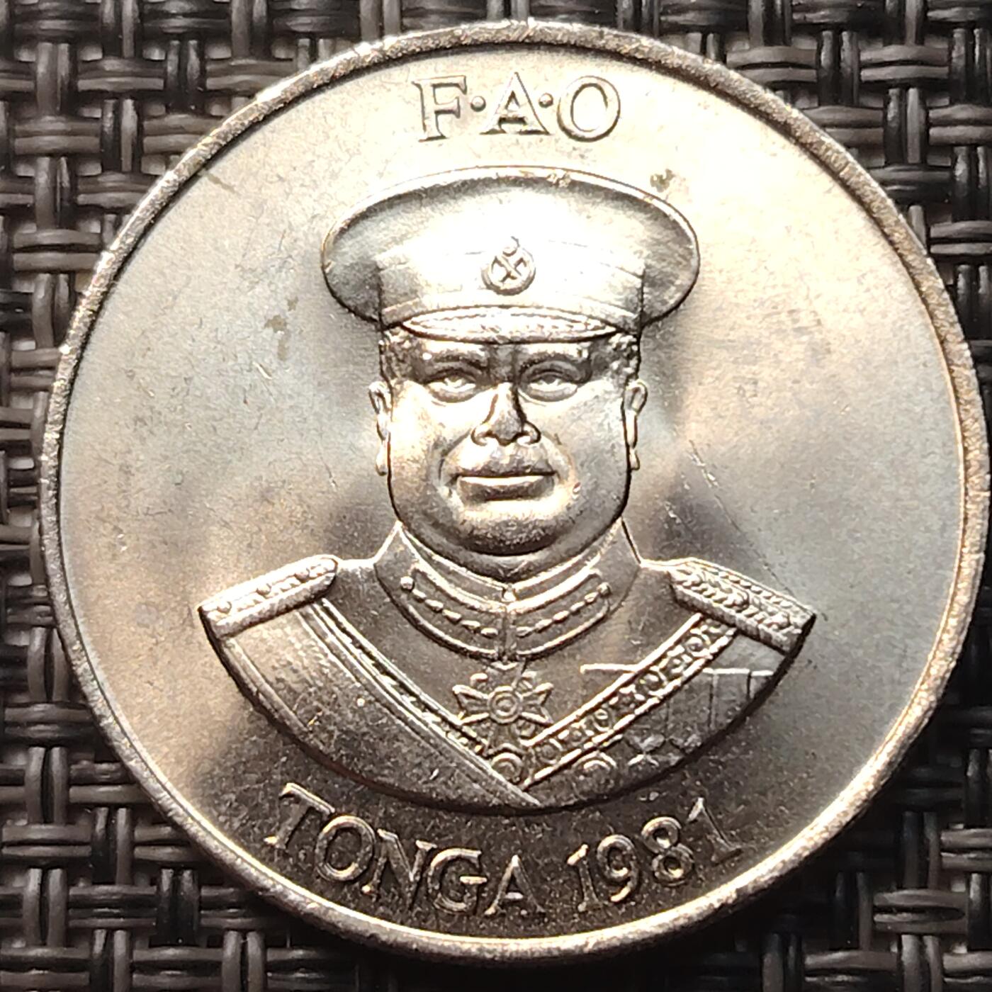 布加迪🐬～世界钱币(上海)🌾第 258 期 /  各国套币和散币 汤加🇹🇴 1981年 20分 FAO纪念币