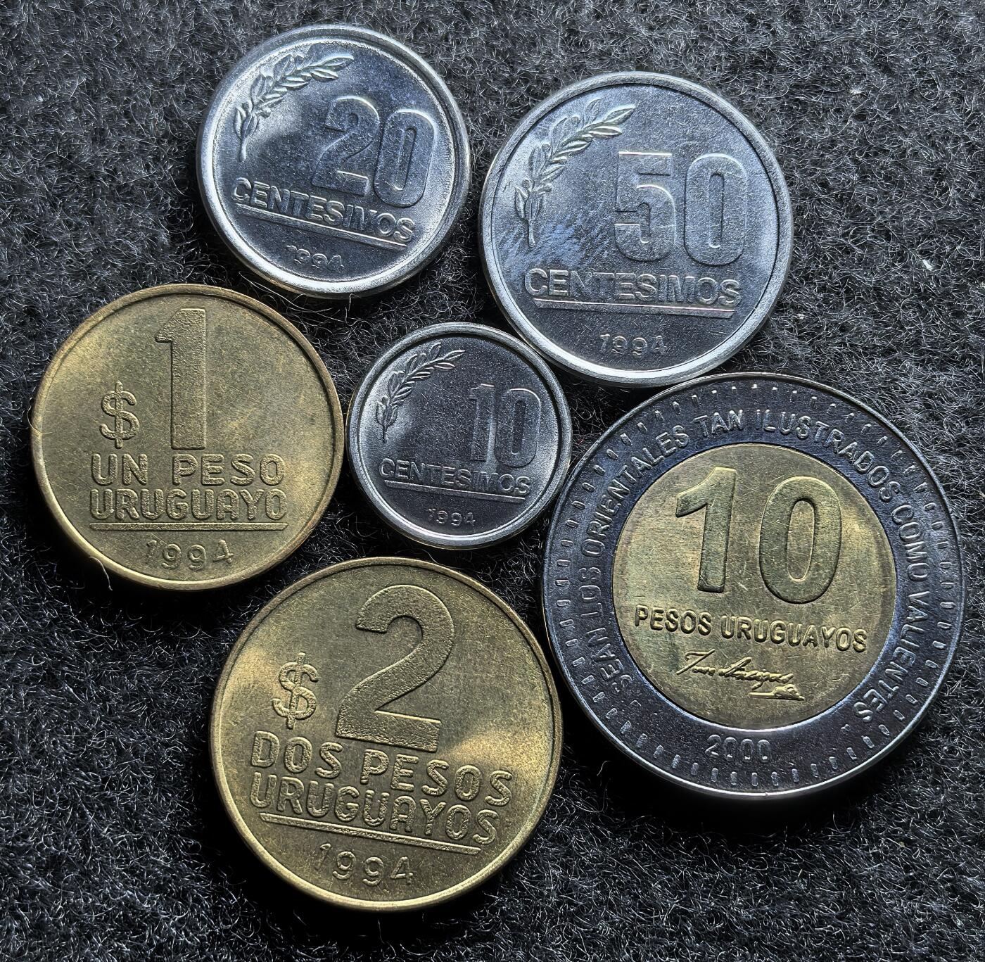 西班牙、丹属西印度、法属殖民地、乌拉圭银币古铜币，周五晚上九点倒数截拍，满百包邮，可寄存半年，喜欢朋友微信扫描二维码可直接参拍 乌拉圭1993年3月货币贬值1000换1,20世纪发行最后一套6枚