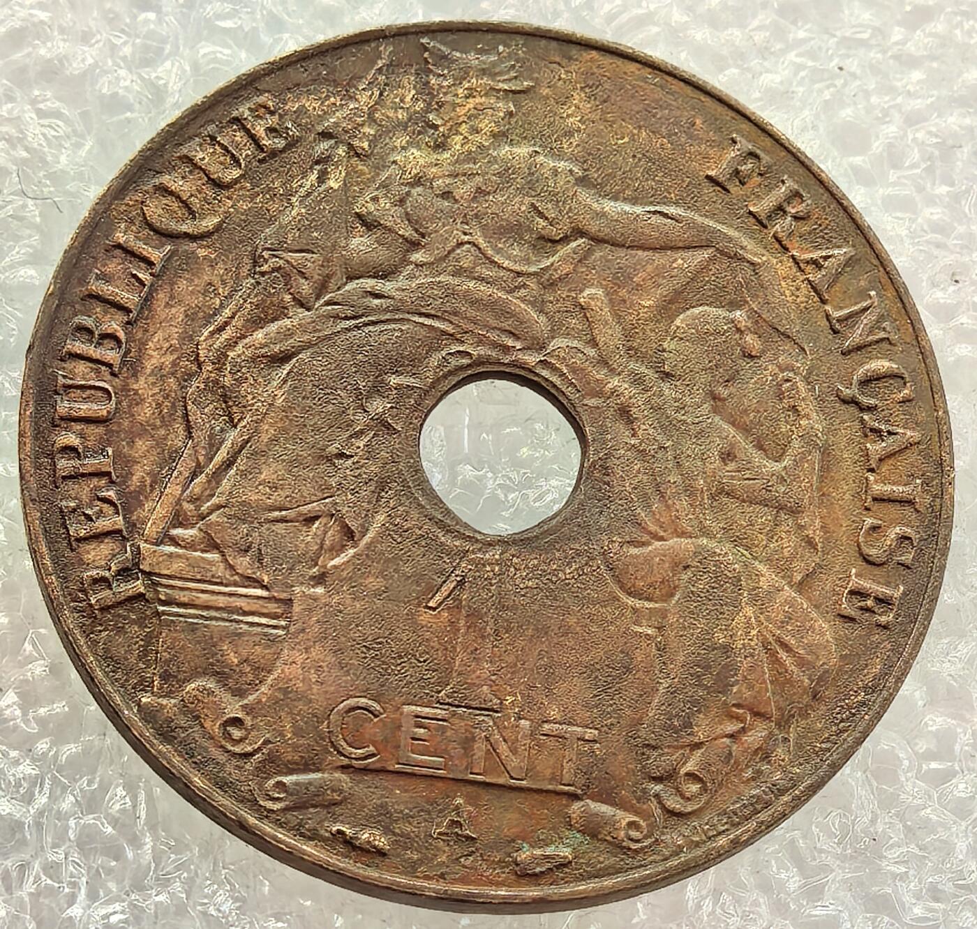  外国优质老铜币银币，周六九点倒数截拍，满百包邮，可寄存半年，喜欢朋友微信扫描二维码可直接参拍