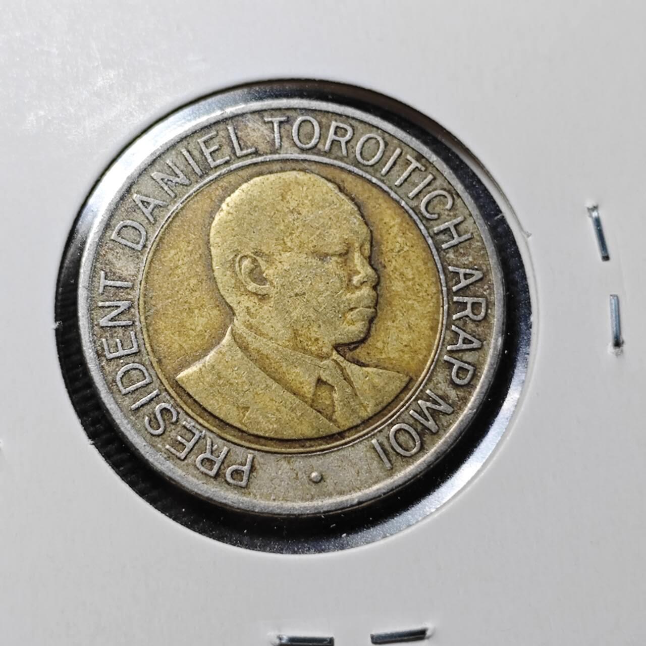 KK钱币收藏小铺  第365场  2月预留时间 周末发货  肯尼亚20先令双色币