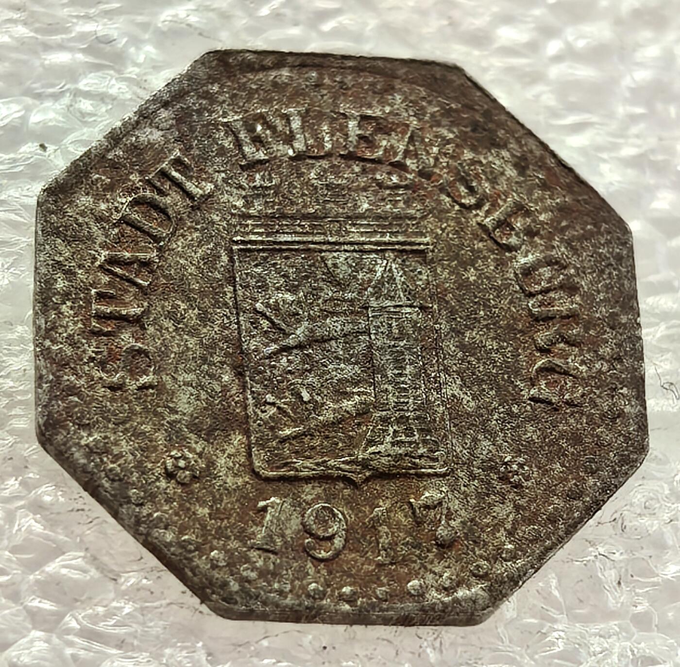  外国优质老铜币银币，周六九点倒数截拍，满百包邮，可寄存半年，喜欢朋友微信扫描二维码可直接参拍