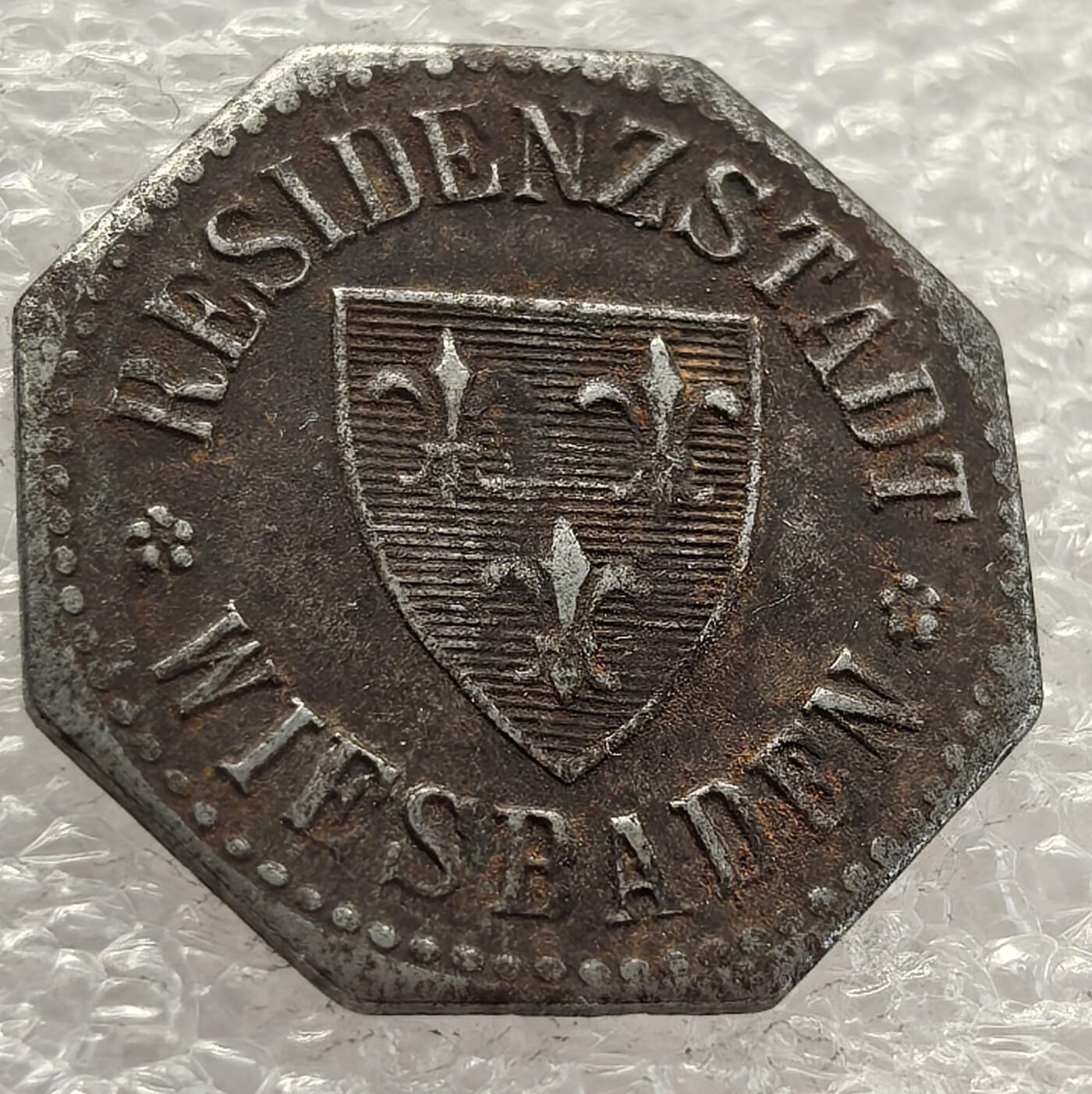  外国优质老铜币银币，周六九点倒数截拍，满百包邮，可寄存半年，喜欢朋友微信扫描二维码可直接参拍