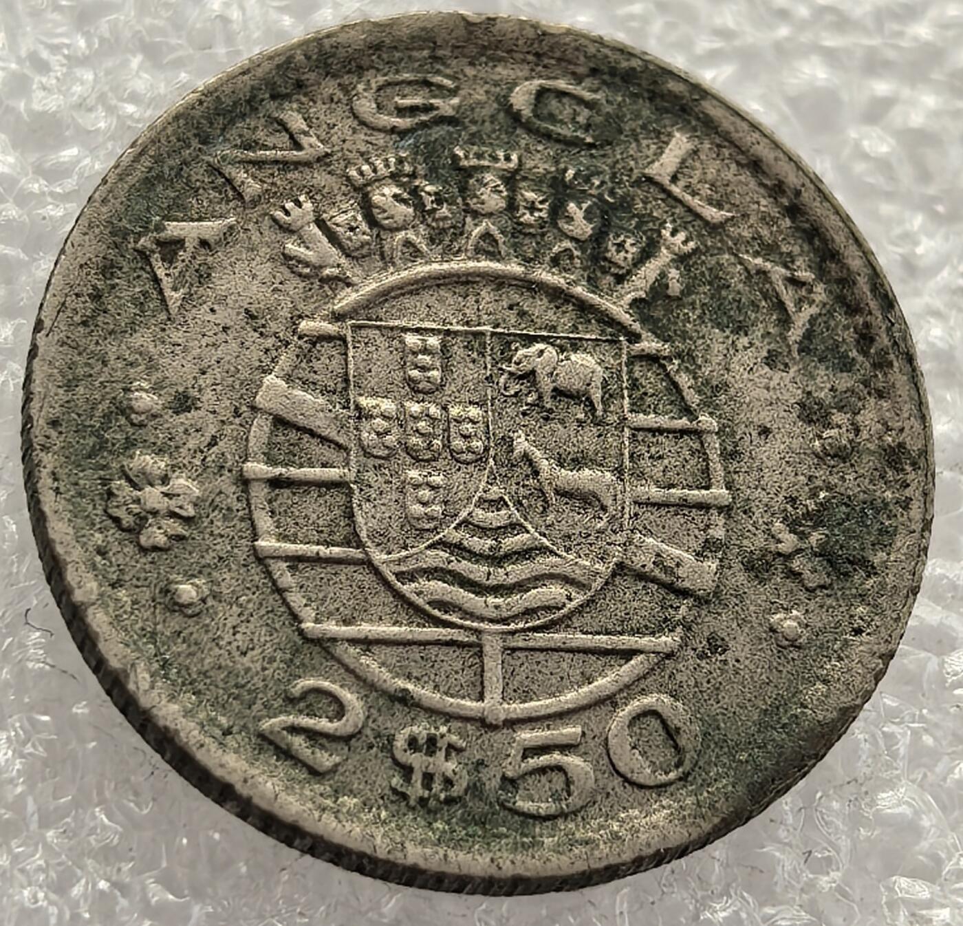  外国优质老铜币银币，周六九点倒数截拍，满百包邮，可寄存半年，喜欢朋友微信扫描二维码可直接参拍 安哥拉1956年2.5埃斯库多